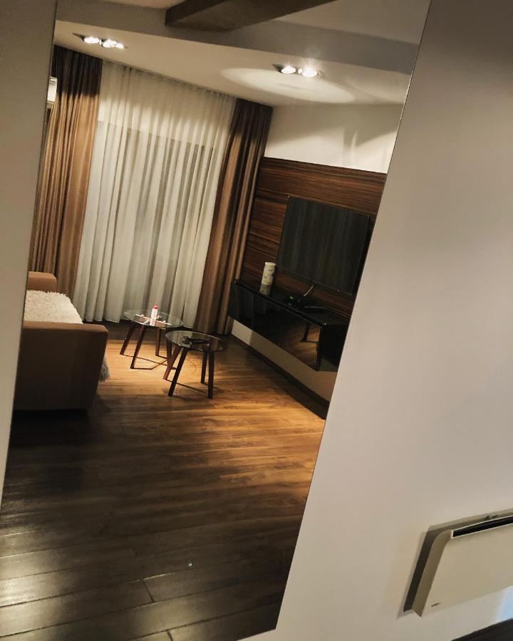 11 Apartment *